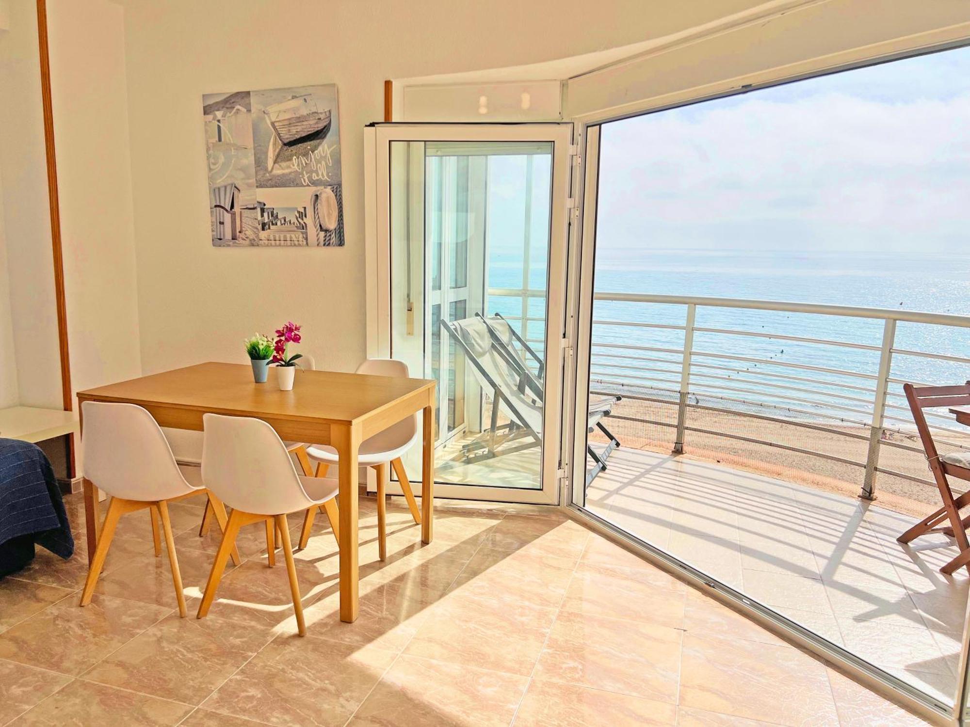 Atico Frente Al Mar 2 Terrazas Barbacoa Y Parking Sujeto A Disponibilidad Apartment El Campello Luaran gambar