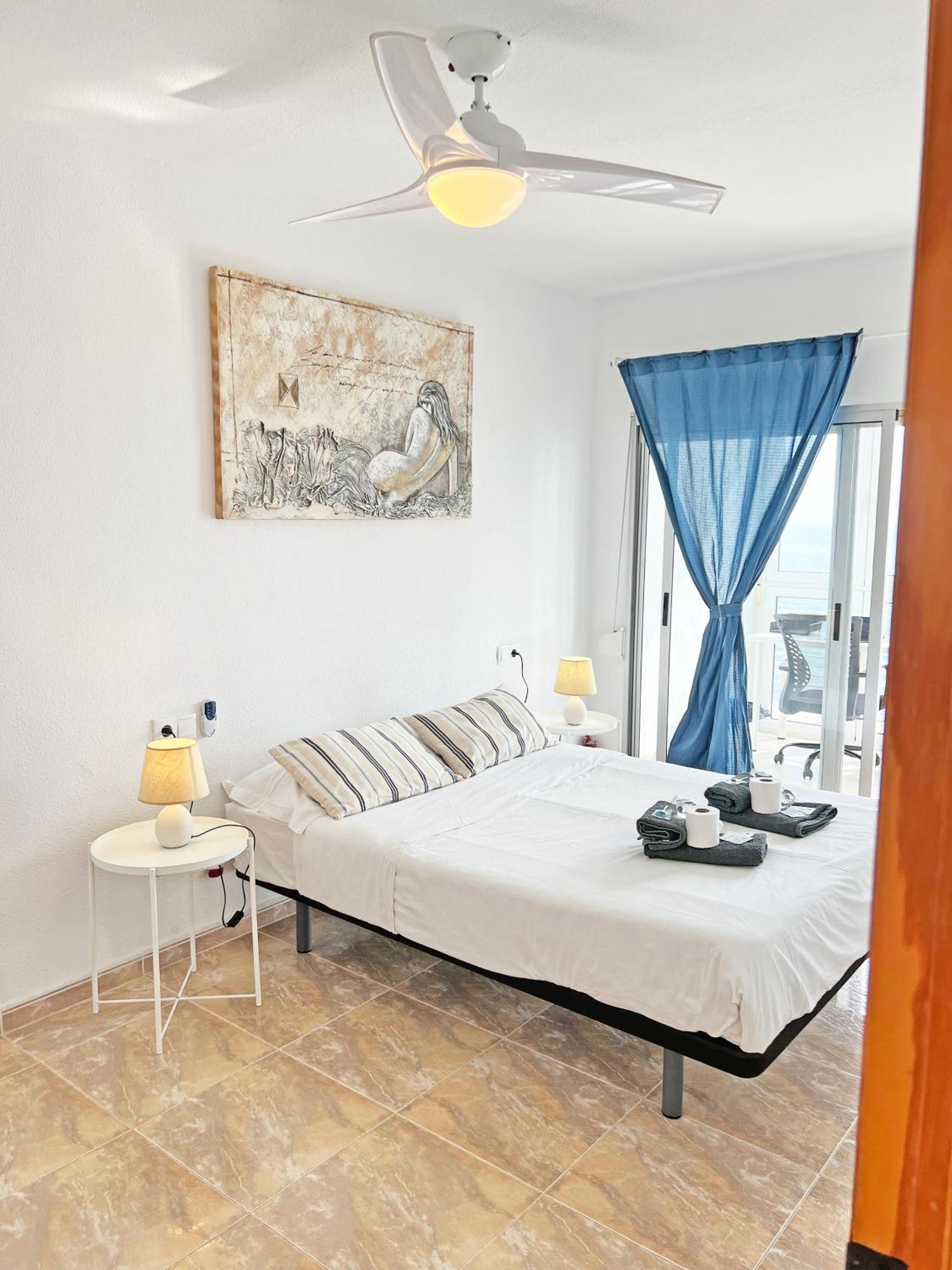 Atico Frente Al Mar 2 Terrazas Barbacoa Y Parking Sujeto A Disponibilidad Apartment El Campello Luaran gambar