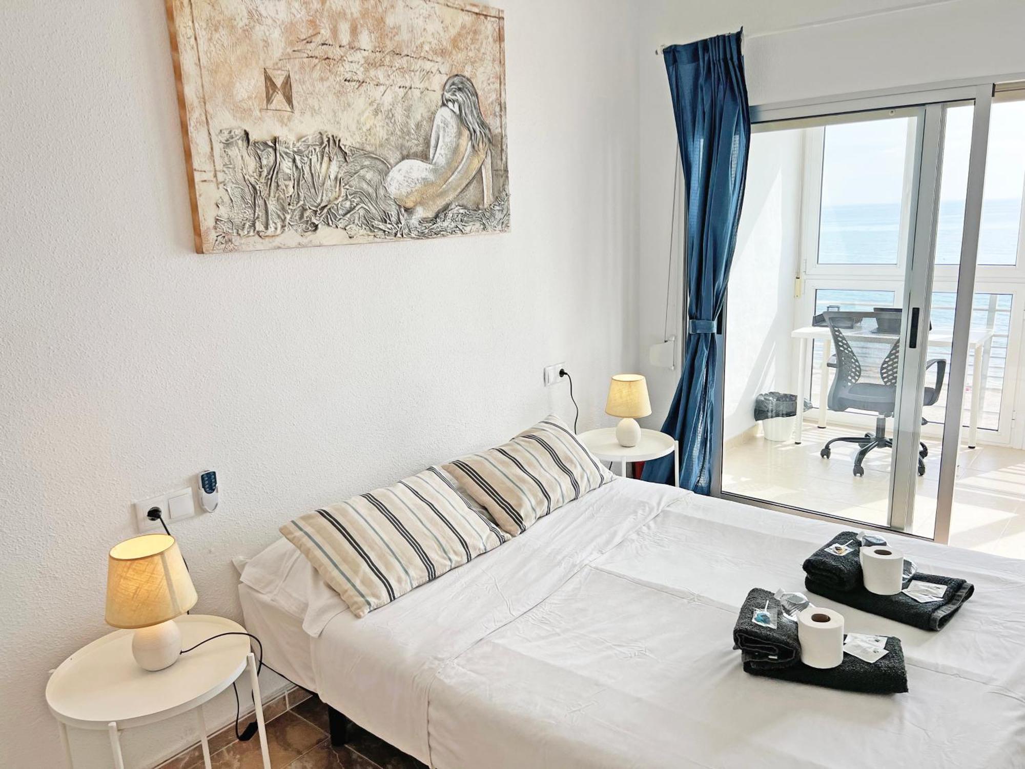 Atico Frente Al Mar 2 Terrazas Barbacoa Y Parking Sujeto A Disponibilidad Apartment El Campello Luaran gambar