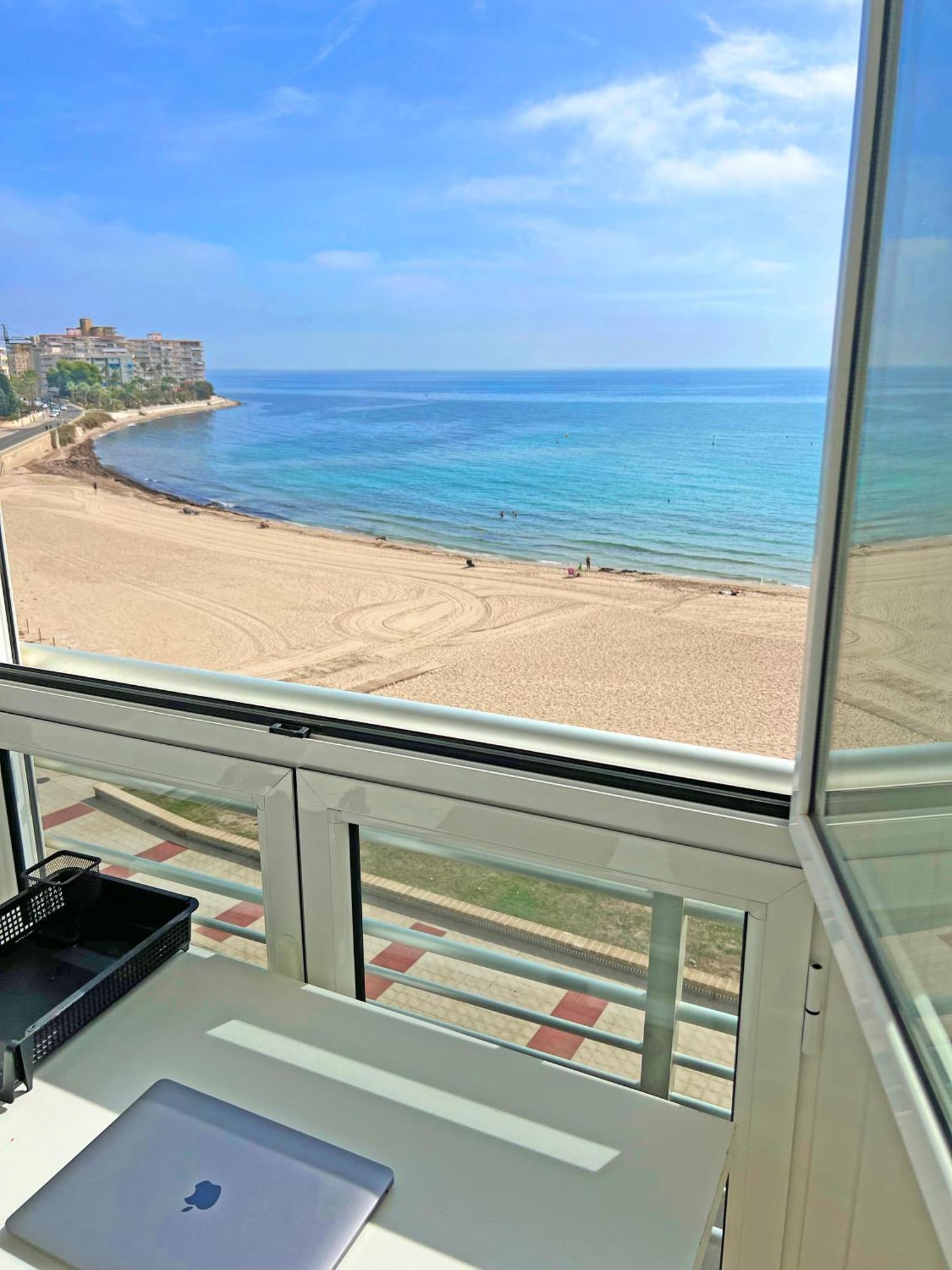 Atico Frente Al Mar 2 Terrazas Barbacoa Y Parking Sujeto A Disponibilidad Apartment El Campello Luaran gambar