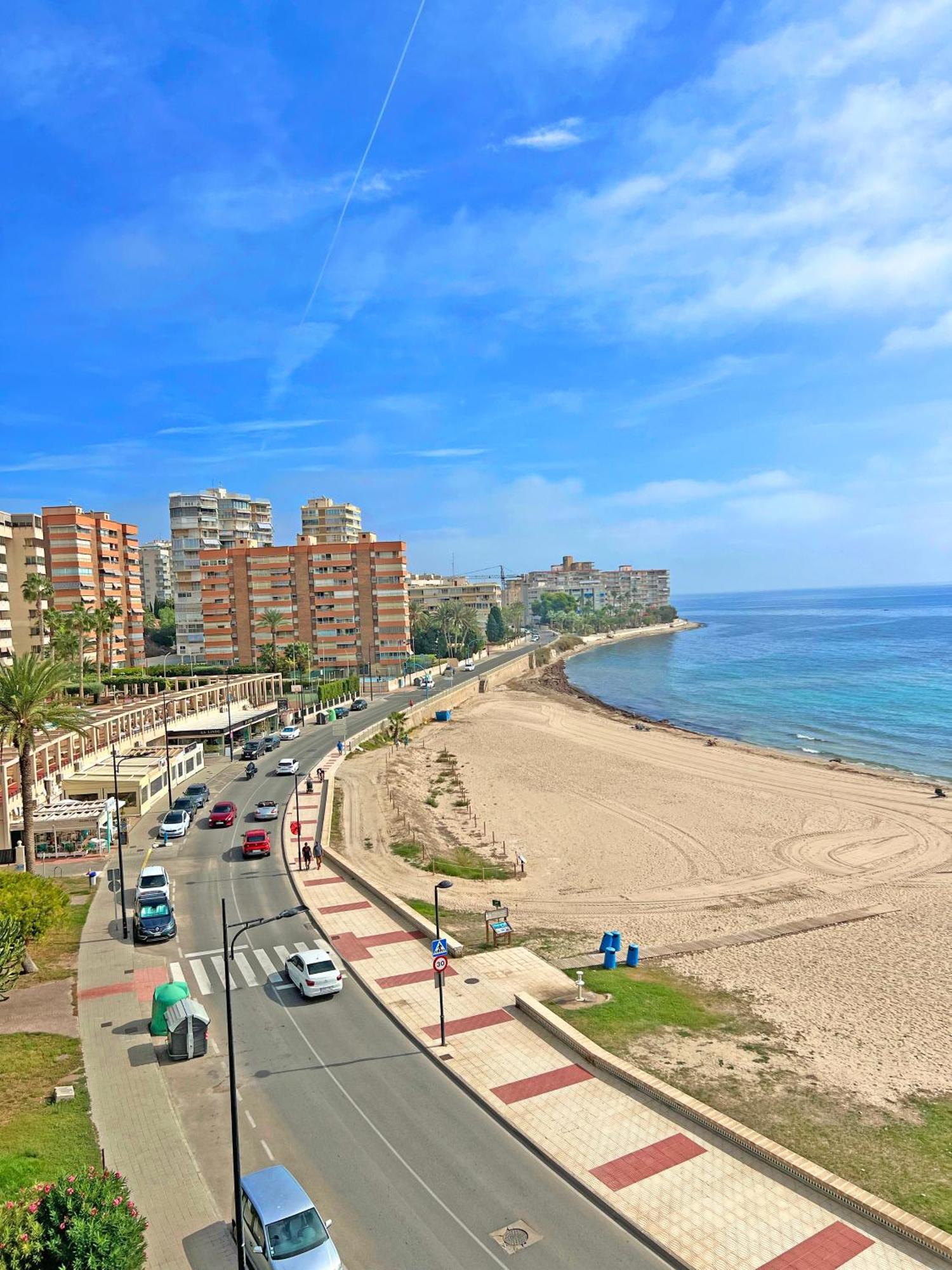 Atico Frente Al Mar 2 Terrazas Barbacoa Y Parking Sujeto A Disponibilidad Apartment El Campello Luaran gambar
