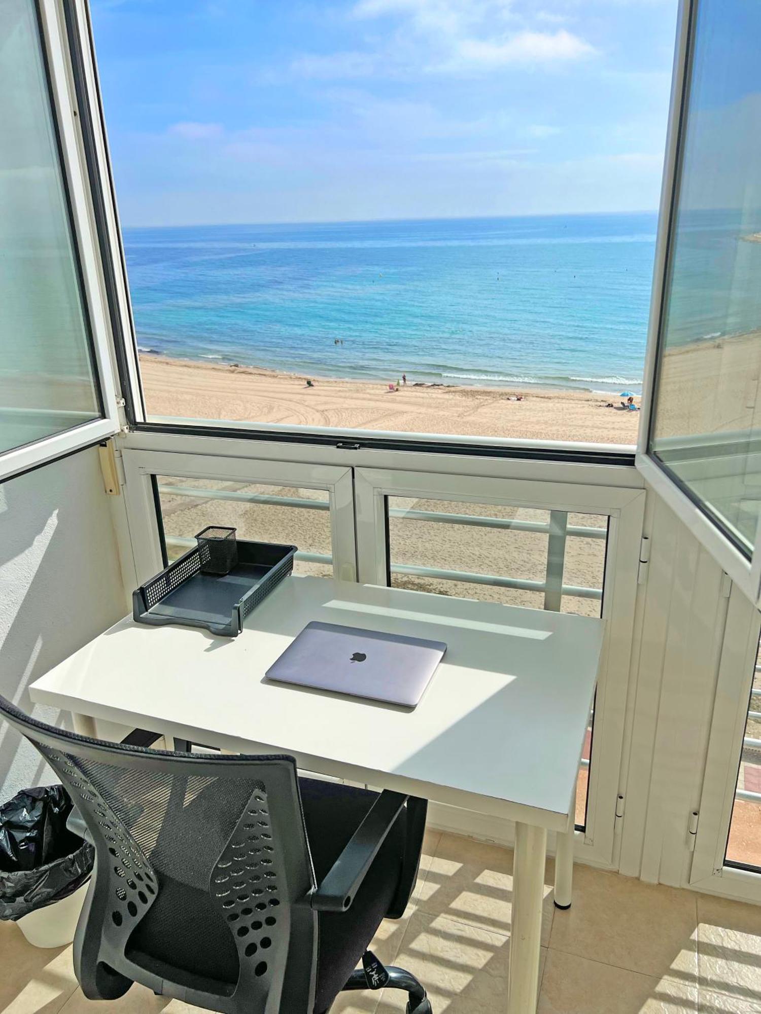 Atico Frente Al Mar 2 Terrazas Barbacoa Y Parking Sujeto A Disponibilidad Apartment El Campello Luaran gambar