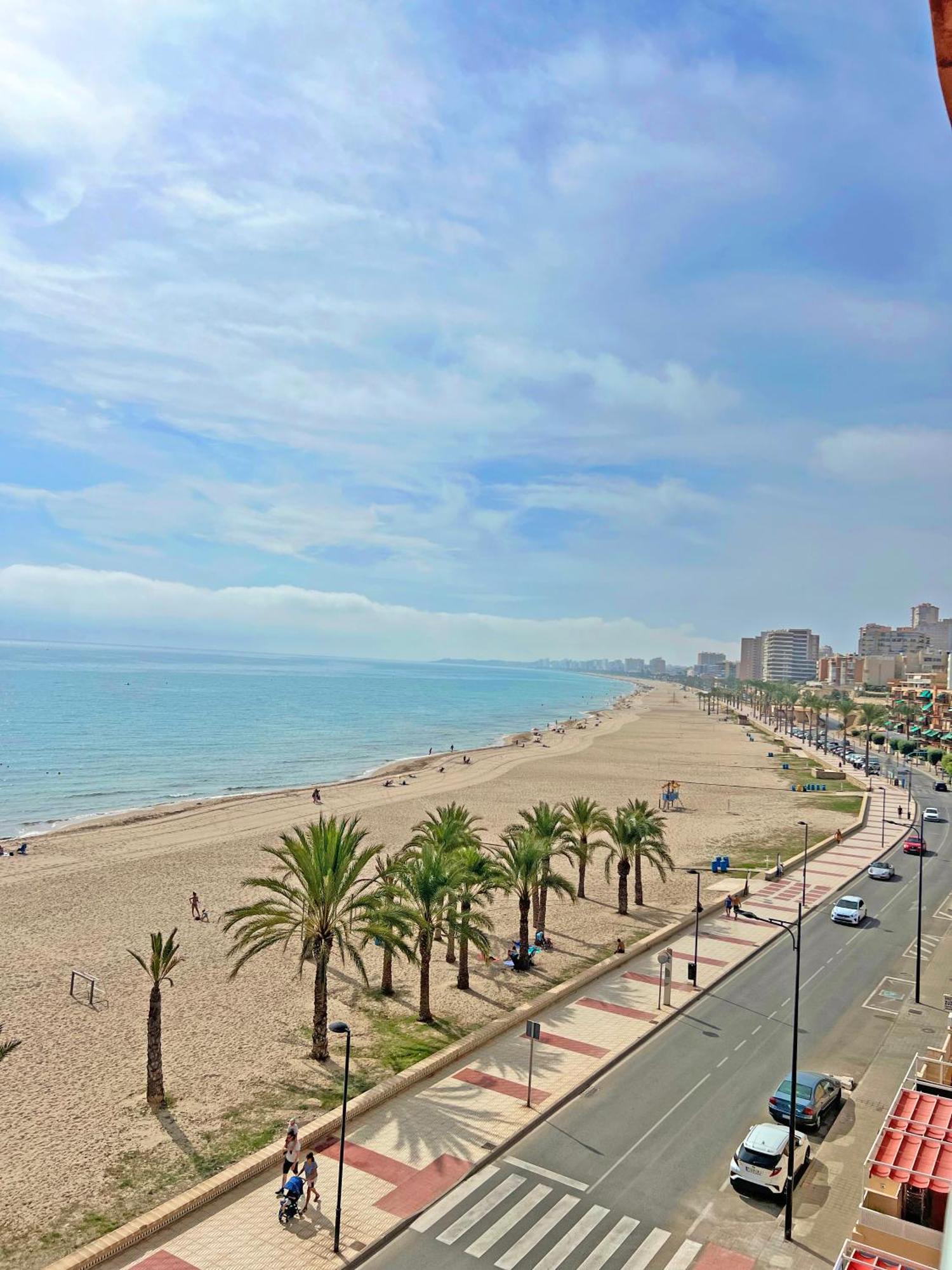 Atico Frente Al Mar 2 Terrazas Barbacoa Y Parking Sujeto A Disponibilidad Apartment El Campello Luaran gambar